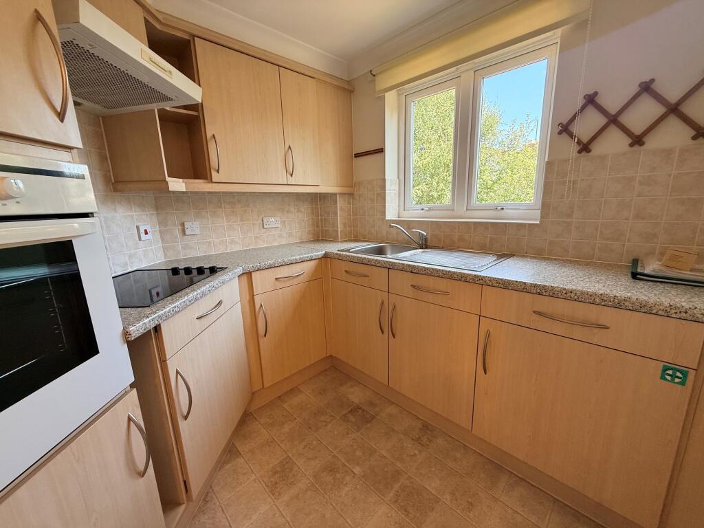 Apartment in Yeovil, Somerset - View 4