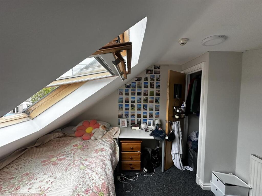 House in Cardiff, Cathays - More