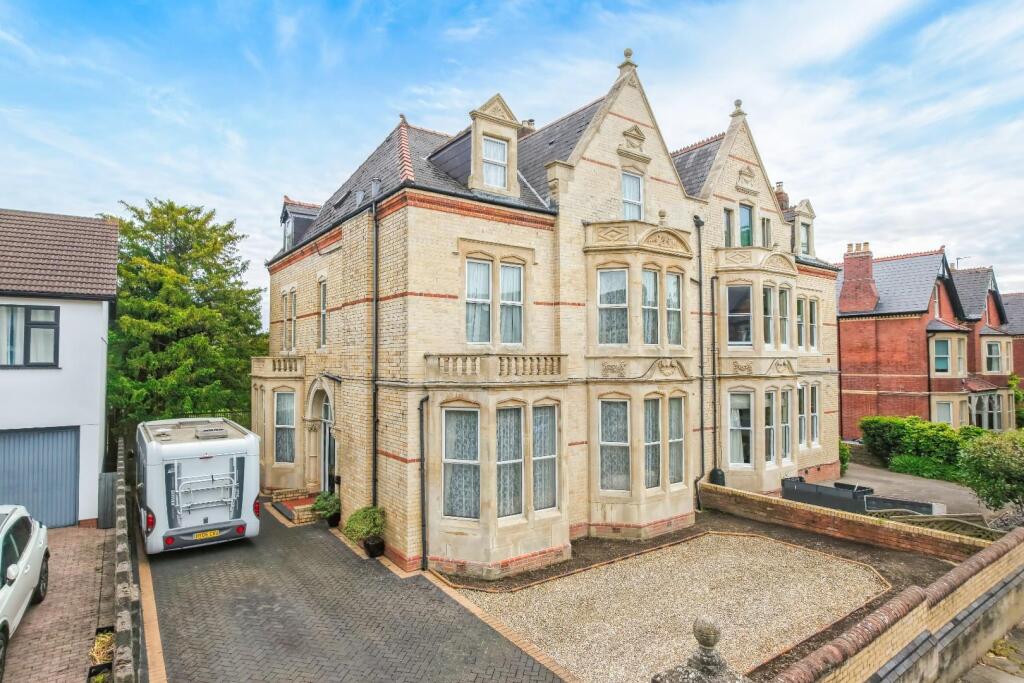 Main image of property: 86 Plymouth Road, Penarth, CF64 5DL