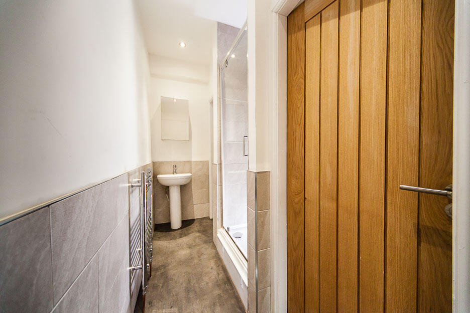 6 bedroom terraced house for rent