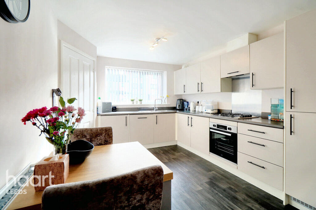 Fox Lane, CASTLEFORD photo 3