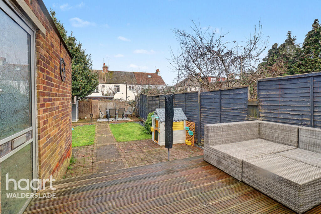 Larkfield Avenue, Gillingham photo 4