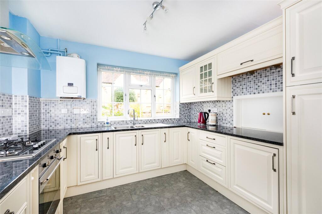 Cranes Close, Turvey, Bedfordshire, MK43 photo 5