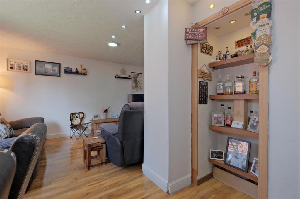 House in Cumbernauld, Carbrain - More