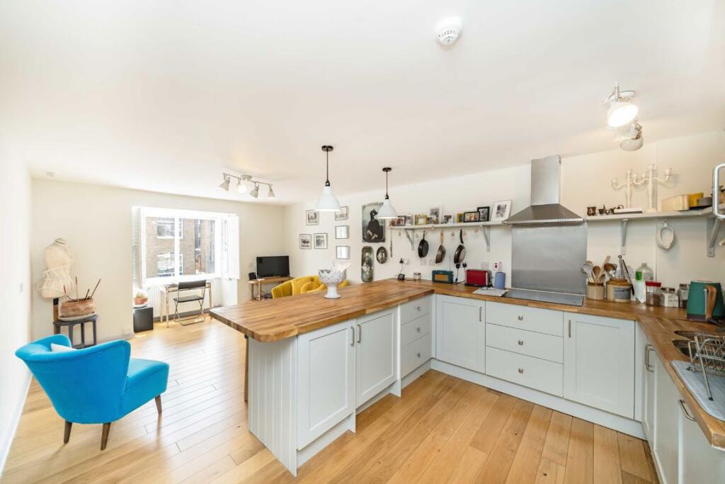 Main image of property: Tottenham Road, Islington