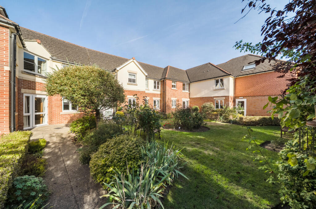 Main image of property: Guildford Road, Lightwater, Surrey, GU18
