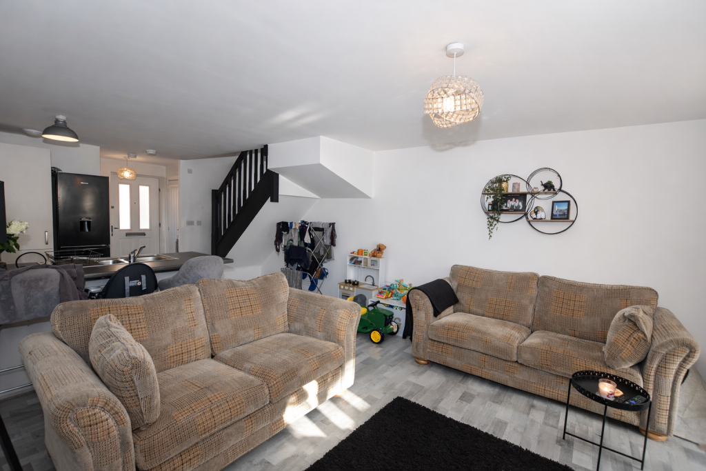 East Meadow Close, Warrington, WA3 3YN photo 5