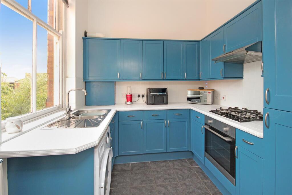 Apartment in Northampton - View 3