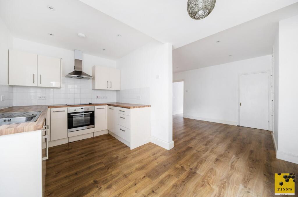 House in Canterbury, Stuppington, Martyrs Field - View 5
