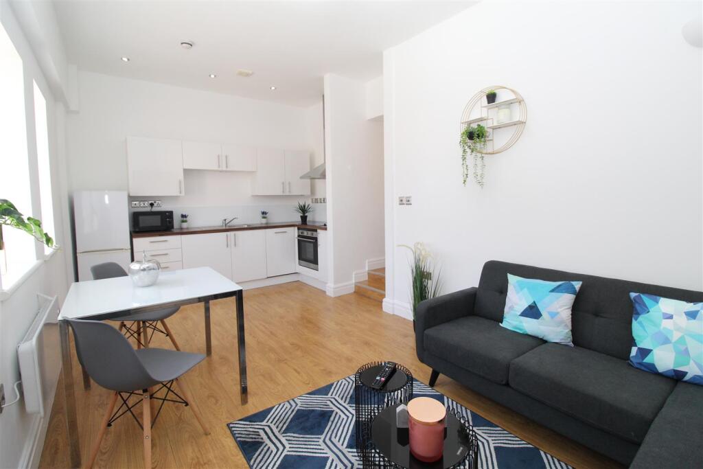 Apartment in Cardiff, Maindy, Cathays - More
