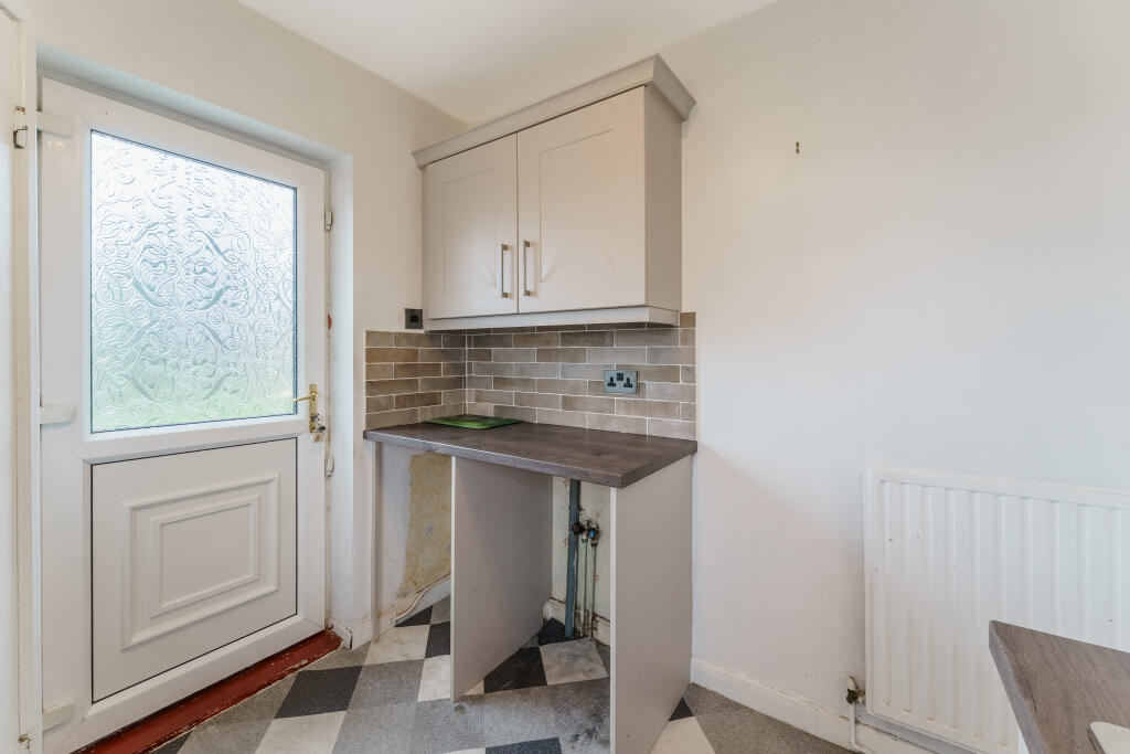 House in Wakefield, Eastbourne, Chequerfield - View 4