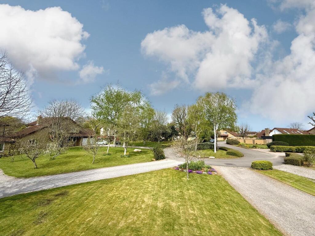 House in Swindon, Broome Manor, South Swindon - View 2