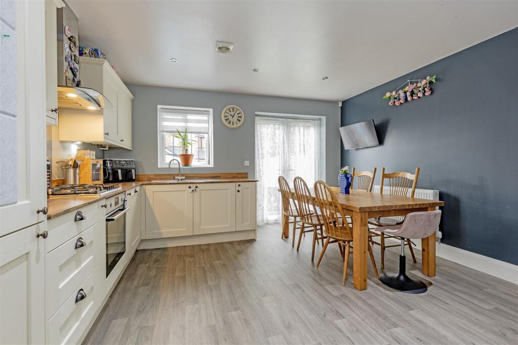 Poppleton Croft, Brimington, Chesterfield photo 2