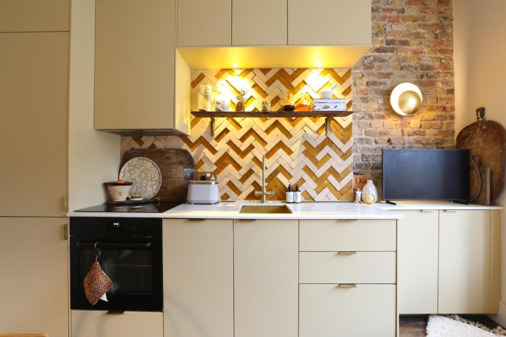 Main image of property: Selsdon Road, London