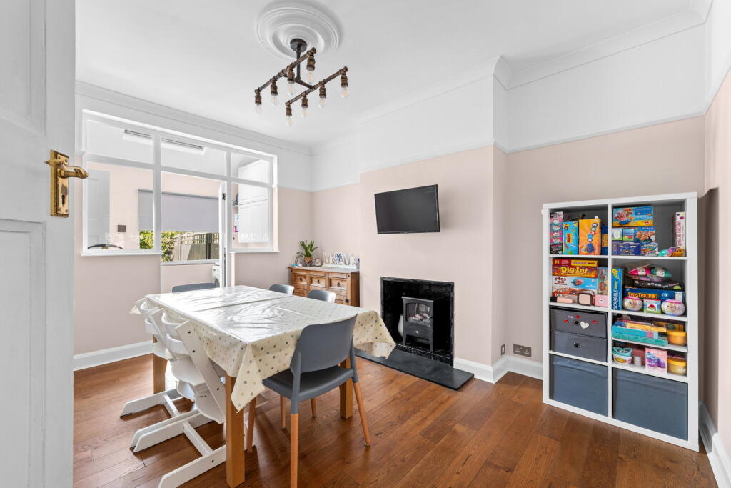House in Croydon - View 3