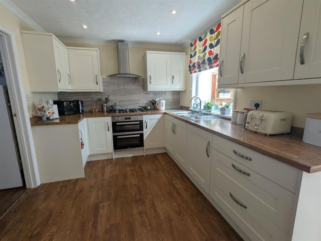 House in Sandown, Apse Heath - More