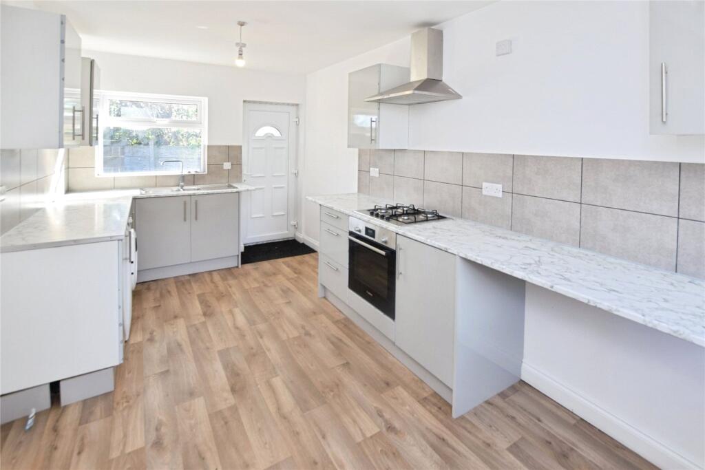 Acre Crescent, Leeds, West Yorkshire, LS10 photo 4