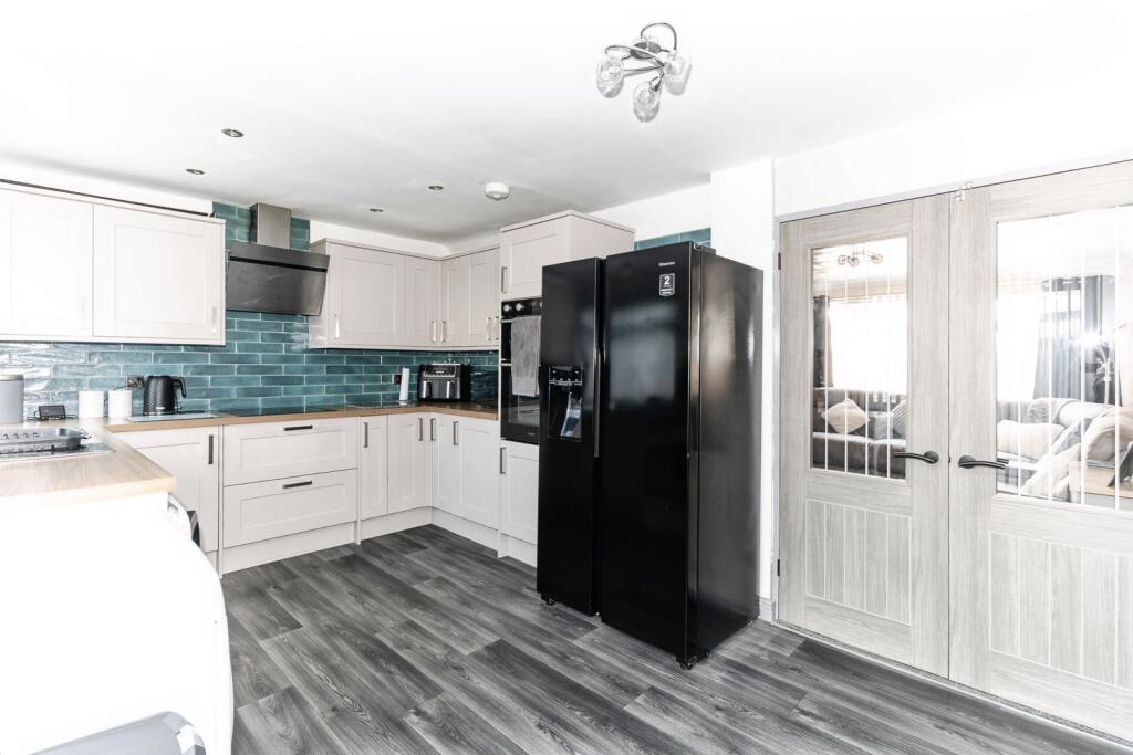 House in Nuneaton and Bedworth, Warwickshire - More
