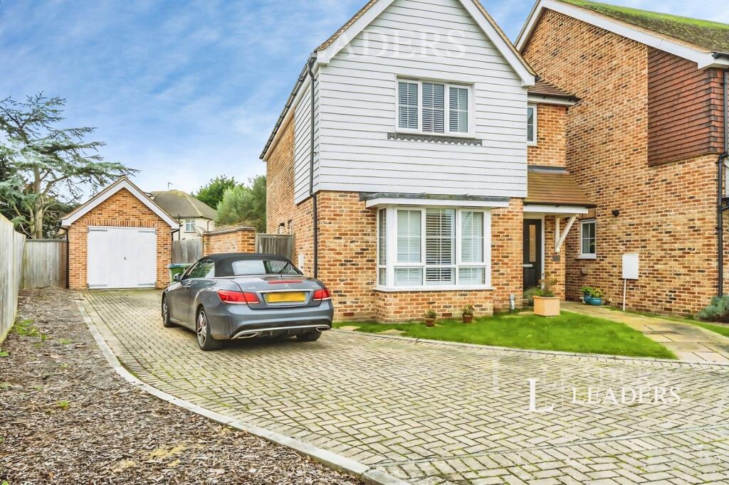 3-bed detached on Violet Close, Bognor Regis, West Sussex, £425,000