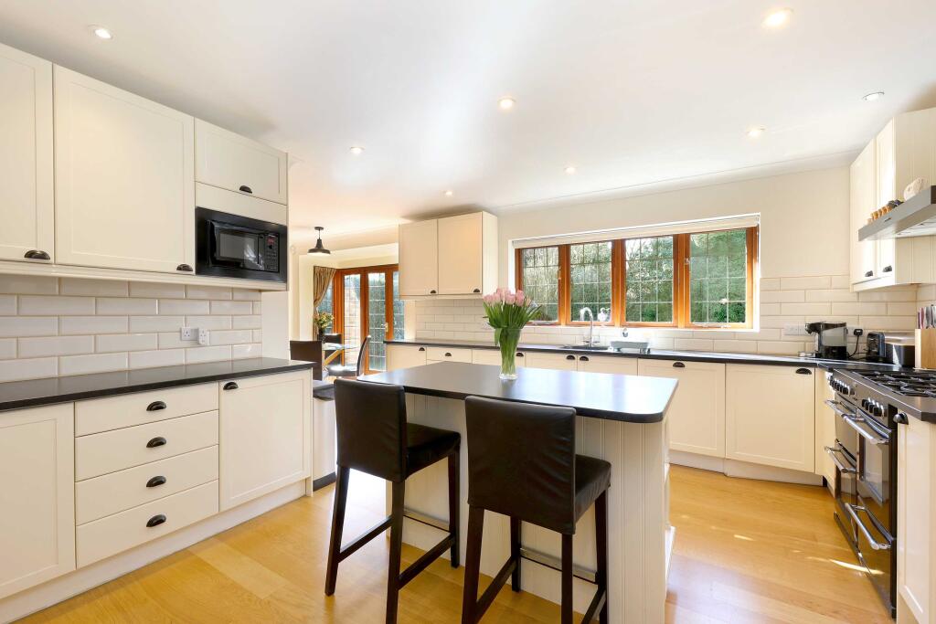 House in Beaconsfield - View 2