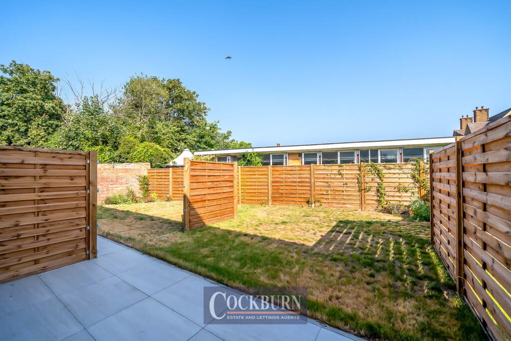 House in London, South End, New Eltham - More