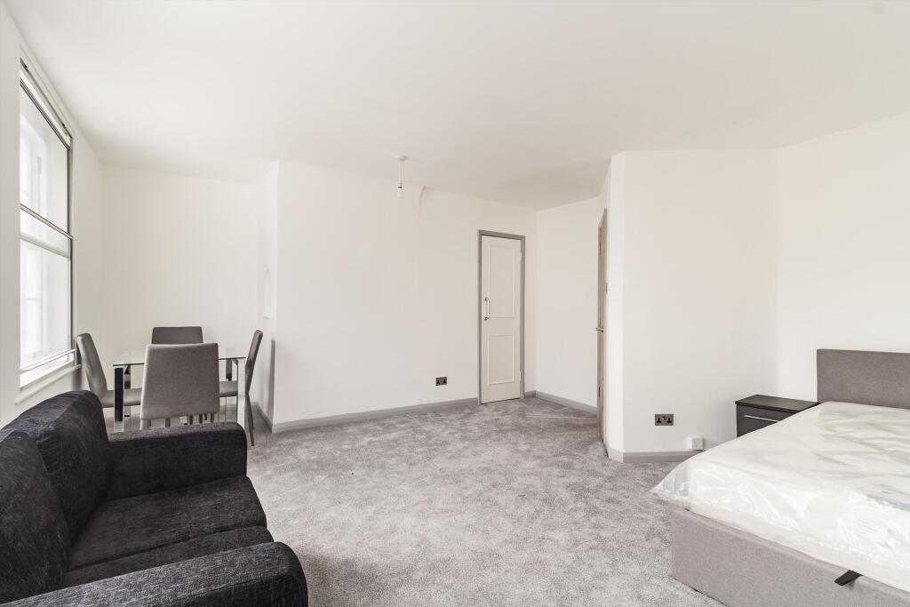 Apartment in London, Kensington - View 3