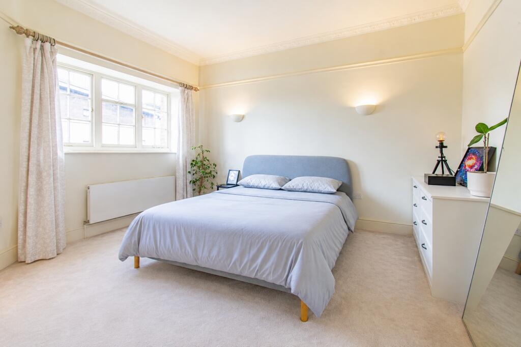 Apartment in Newbury, West Berkshire - More
