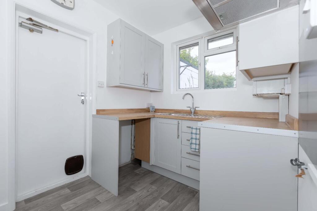 Howard Road, Sompting, Lancing - View 5