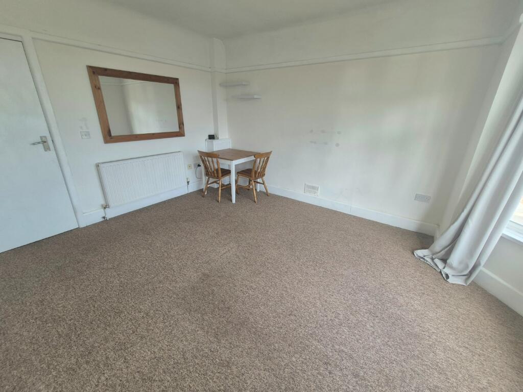 Bournemouth, Dorset, BH7 photo 3