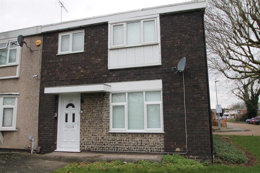 Main image of property: The Gore, Ghyllgrove, Basildon