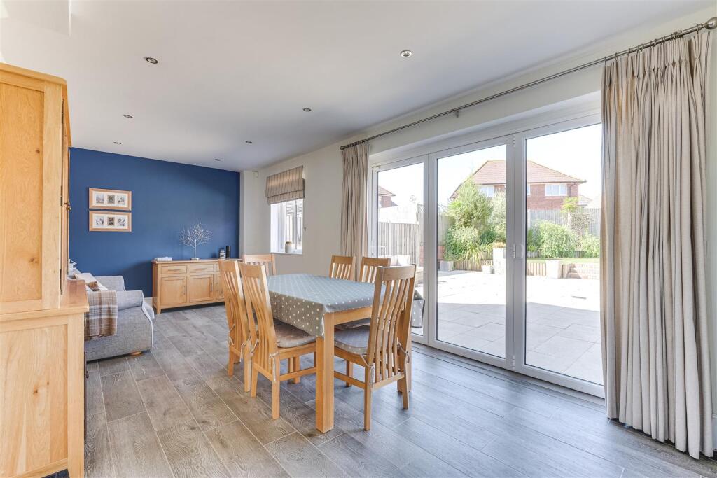 Clayton Drive, Buntingford photo 4
