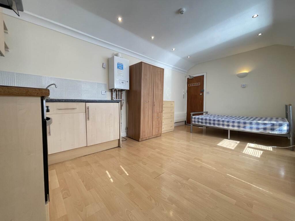 Apartment in Cardiff, Maindy, Cathays - View 4