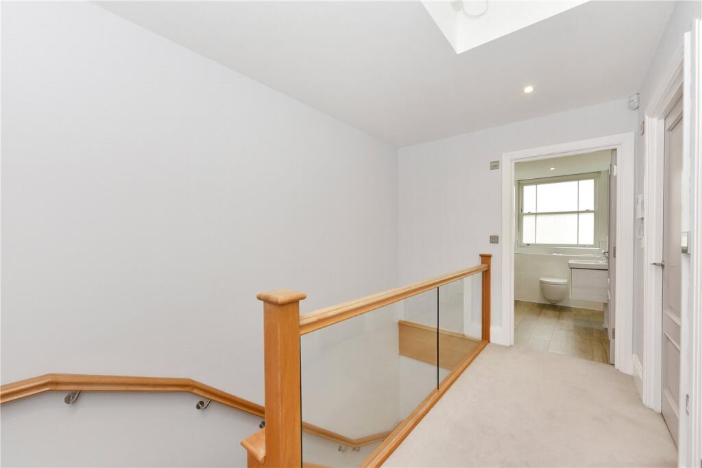 House in London - View 6