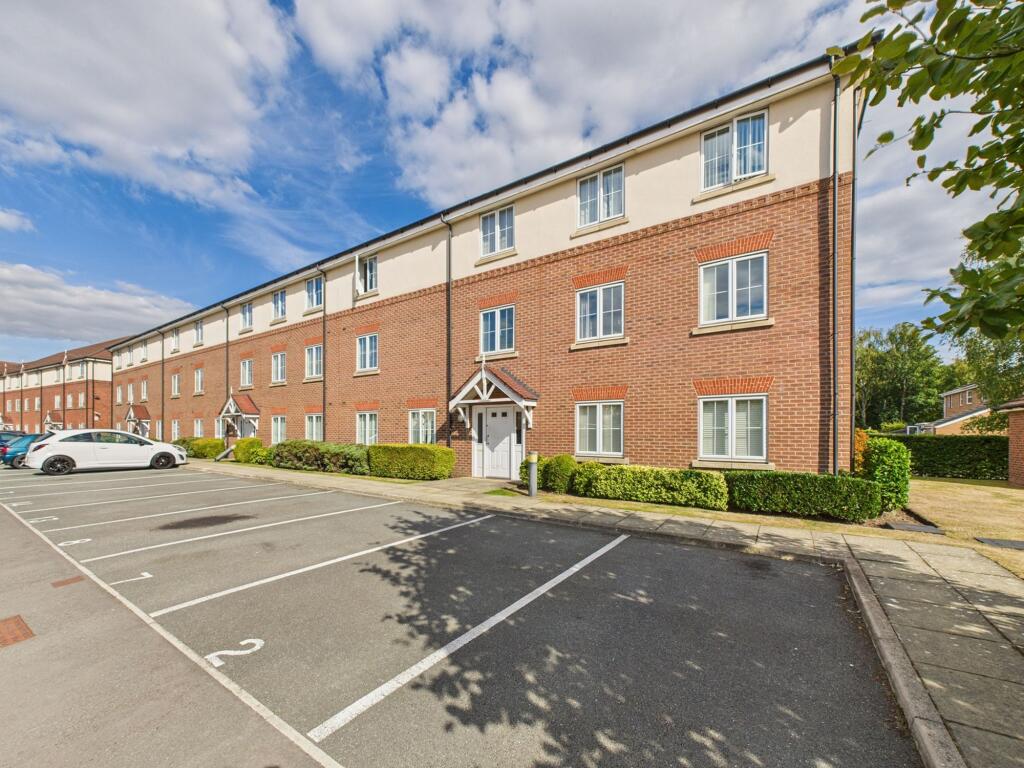 2-bed flat on Saltney, Chester, CH4, £152,000
