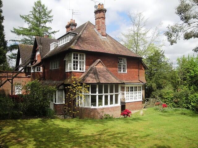Main image of property: 2 bedroom Apartment 1st Floor in Haslemere