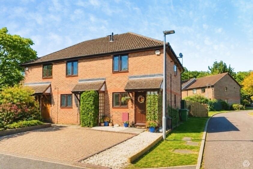 Main image of property: Barley Mead, Warfield, Bracknell, Berkshire, RG42