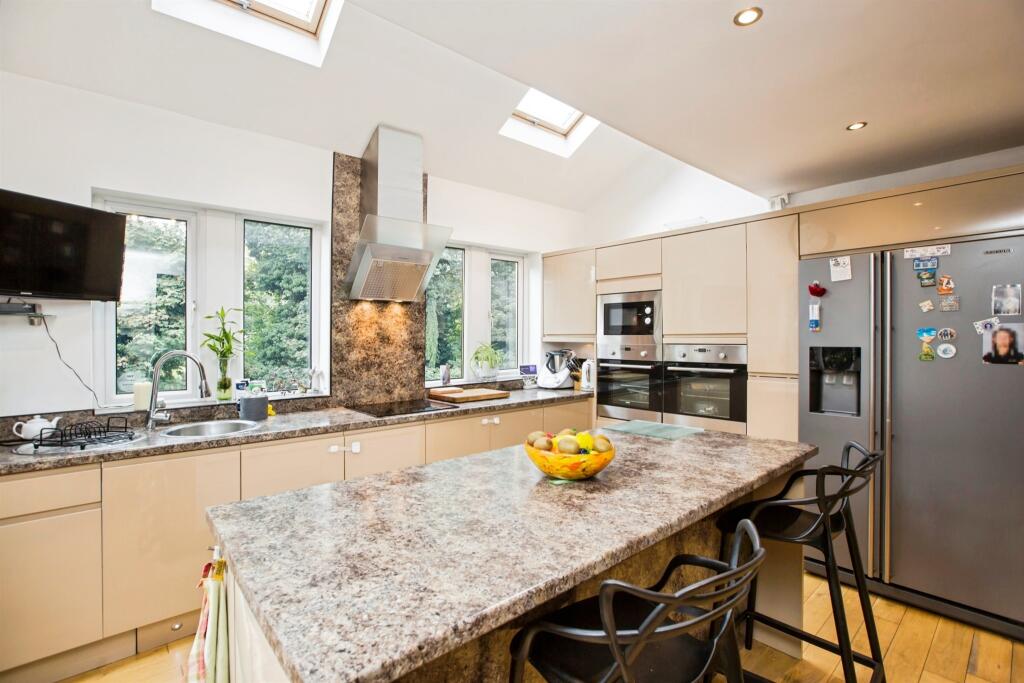 House in Halifax - View 5