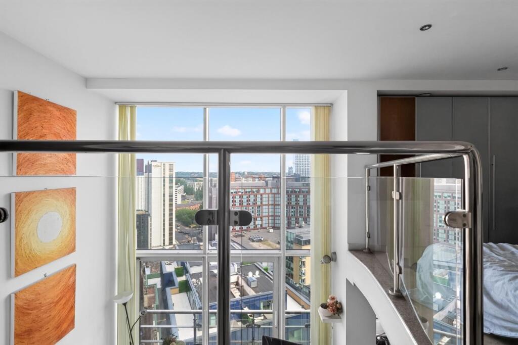 Apartment in Leeds, Arena Quarter, Lovell Park - View 4