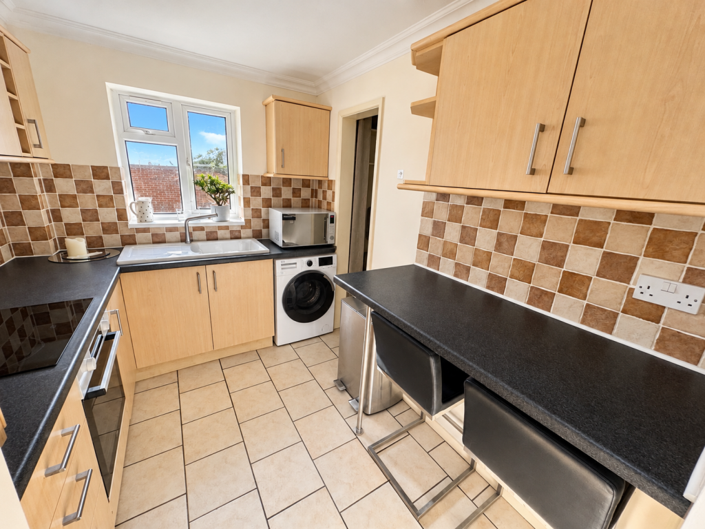 Apartment in Yeovil, Somerset - View 4