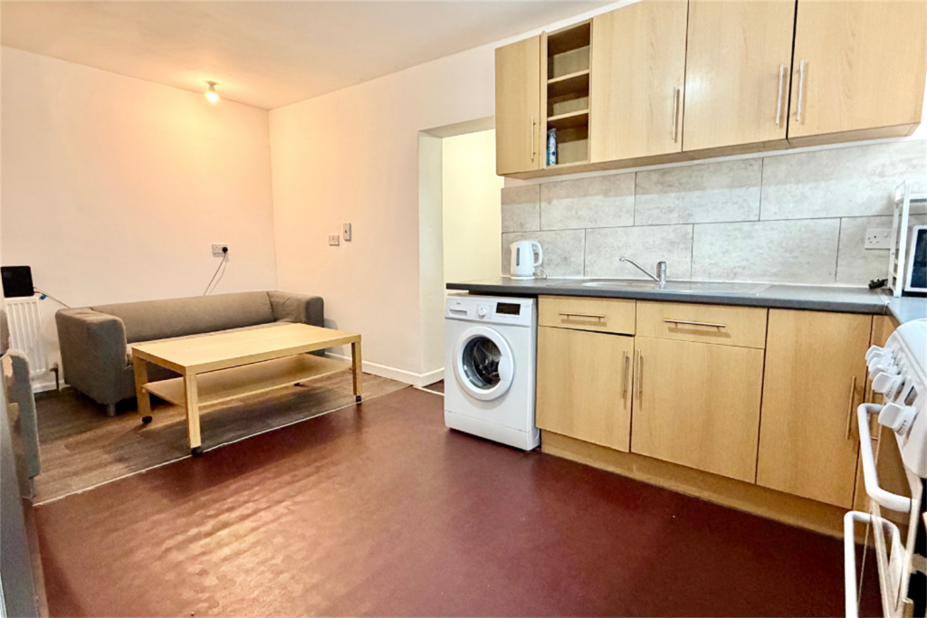 House in Nottingham - View 5