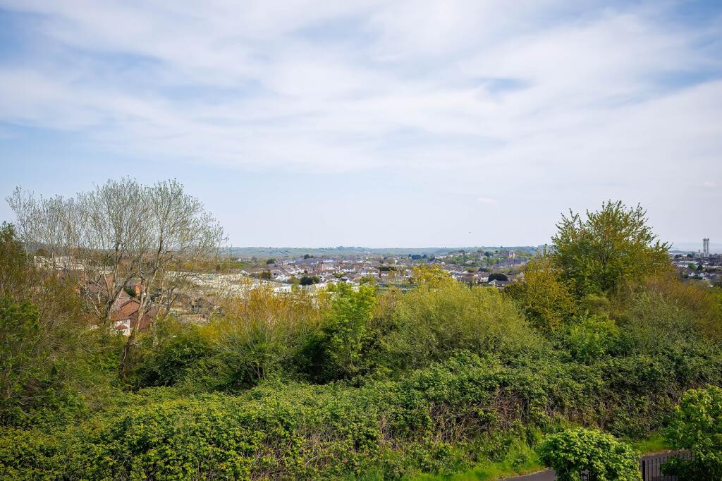House in Barry, Merthyr Dyfan - View 3