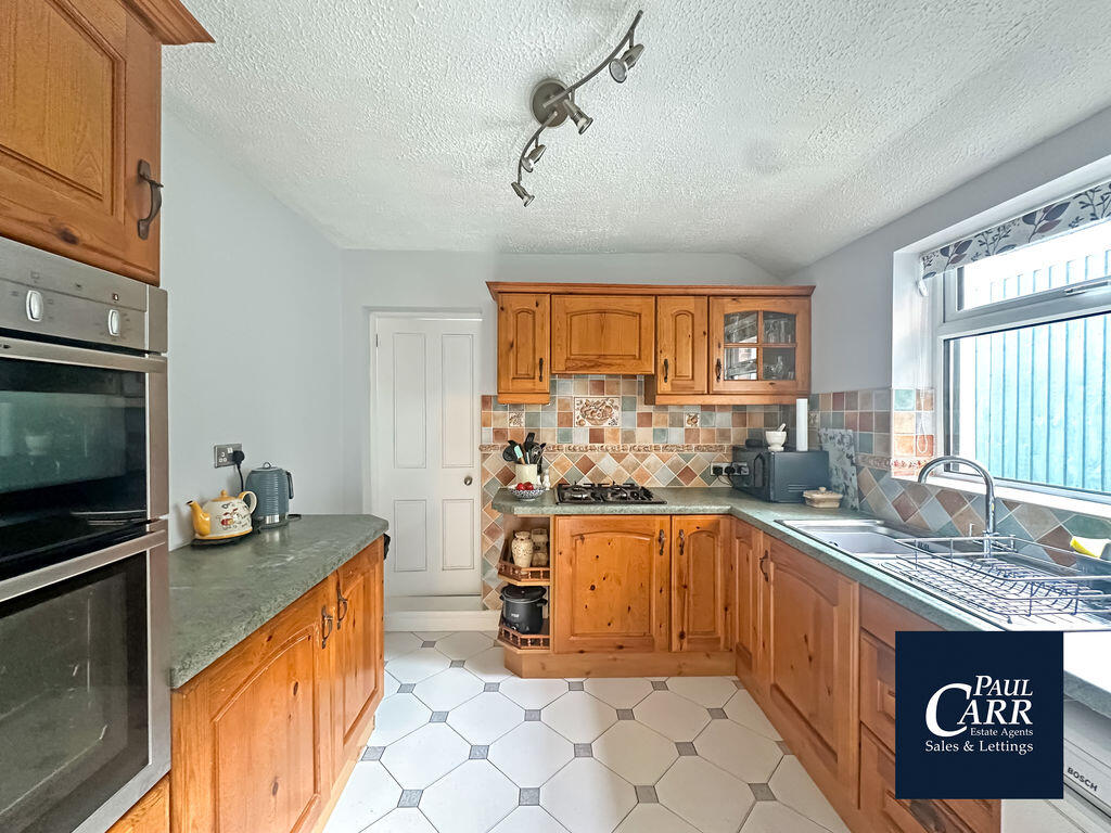 House in Sandwell, Wood Green - More