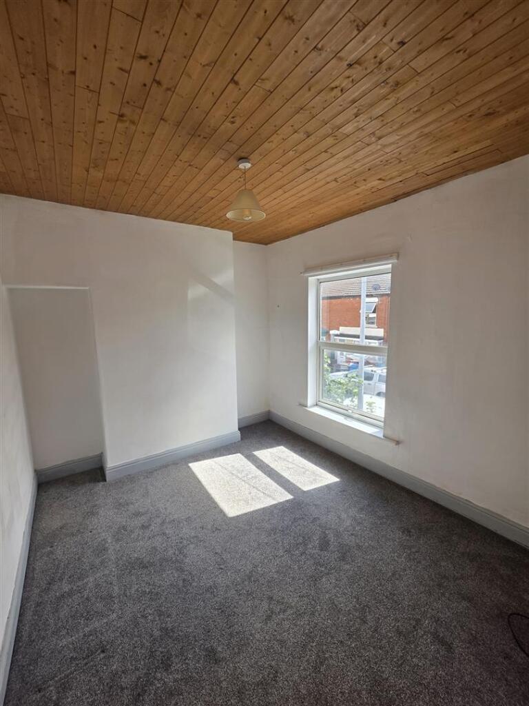 House in Hull - View 5