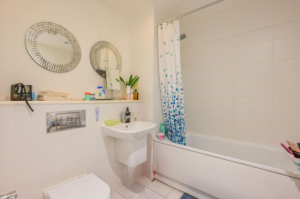 Apartment in London - More