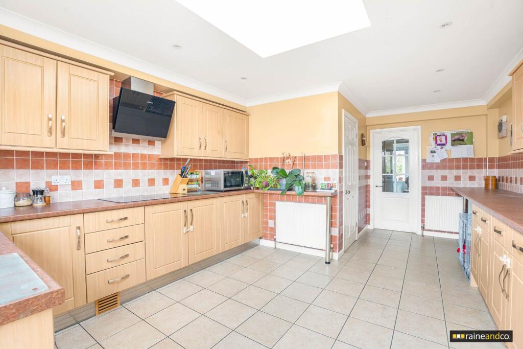 House in Hatfield, Birchwood - View 2