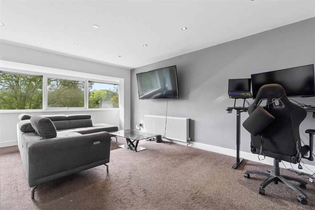 Apartment in Dartford - View 5