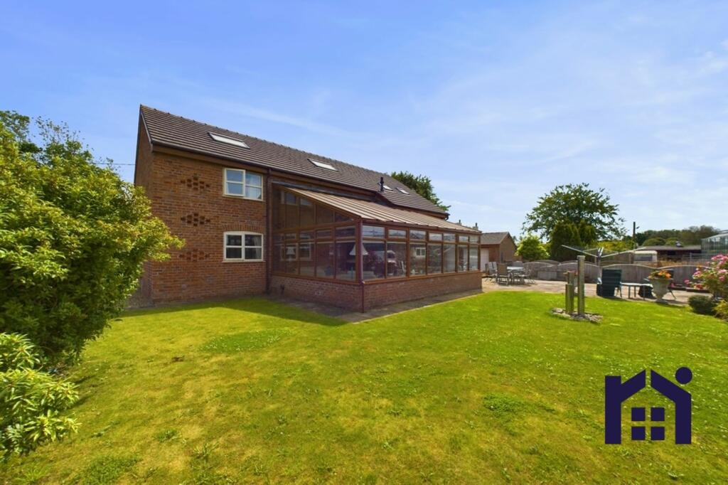 Longmeanygate, Midge Hall, PR26 6TD photo 4
