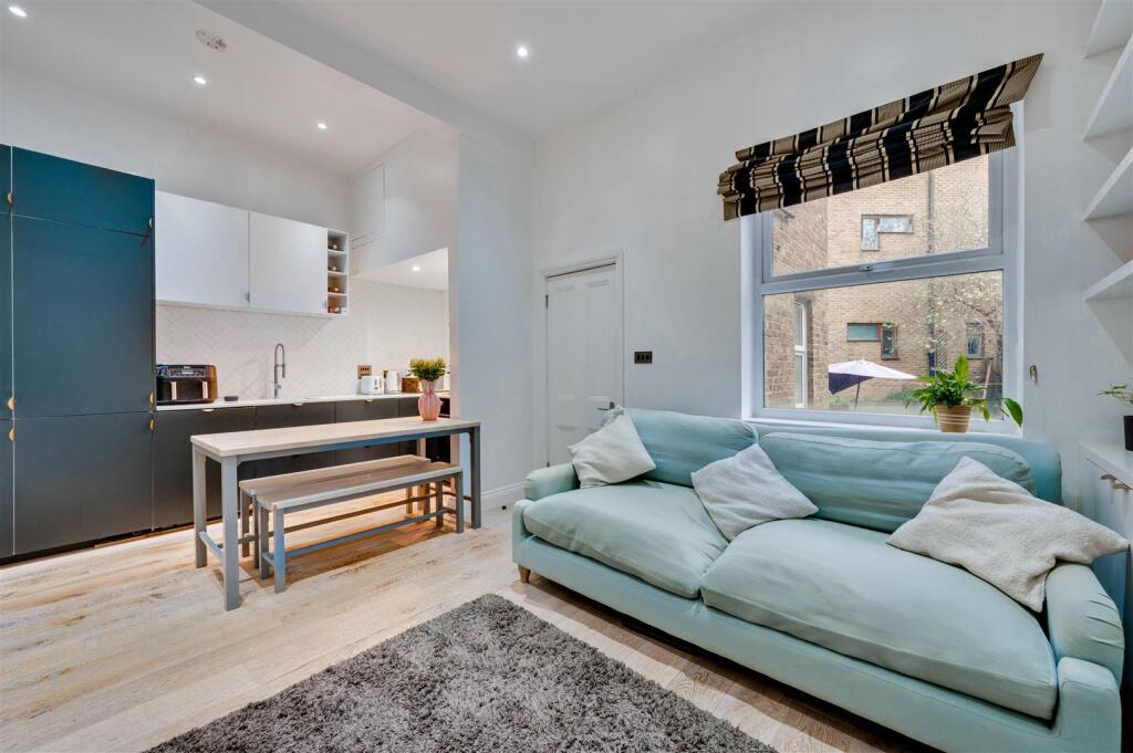 2 bedroom maisonette for rent