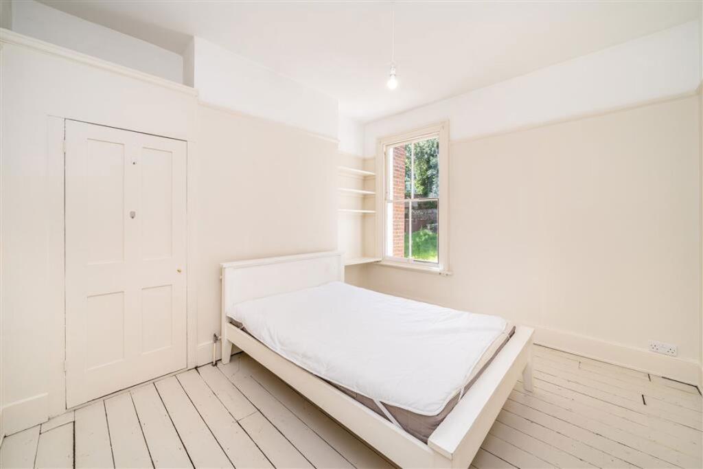 House in London, Telegraph Hill, New Cross Gate - More