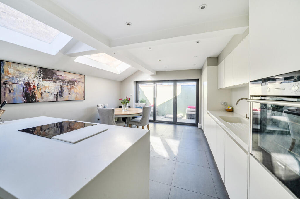 House in Windsor - View 2